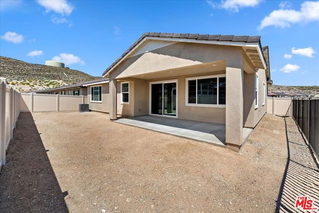 28903 Terrane Court, Santa Clarita CA: https://media.crmls.org/mediaz/360ac19c-9d14-4e00-b701-653fb9f08540.jpg