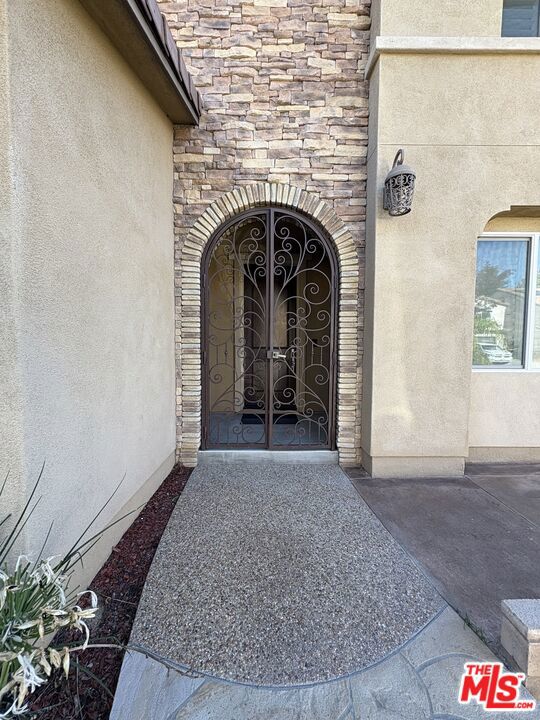 19320 Carranza Lane, Santa Clarita CA: https://media.crmls.org/mediaz/360b4b78-e25e-49cb-b3fc-8b63201a242f.jpg