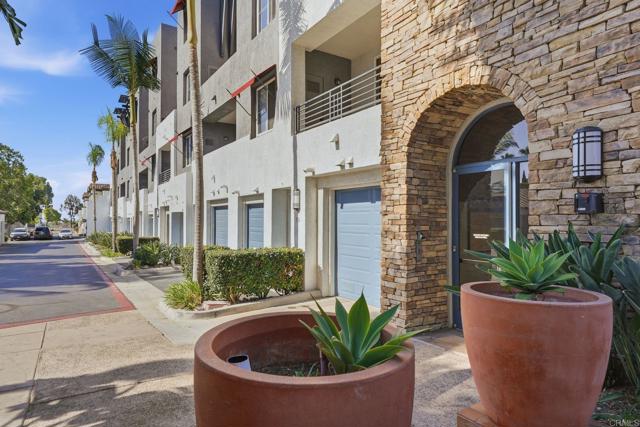 1241 Santa Cora Ave, Chula Vista CA: https://media.crmls.org/mediaz/360b7947-3625-43d1-864c-f63e938a5727.jpg