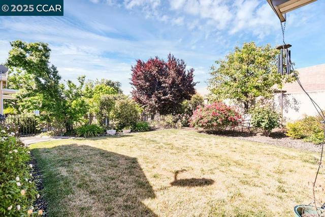 290 Black Amber Way, Brentwood CA: https://media.crmls.org/mediaz/360b9eef-57a6-48bd-b340-faa638904aa6.jpg