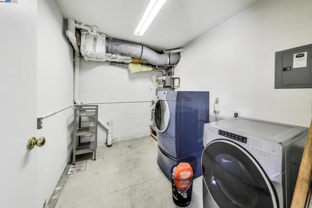 16660 Winding Blvd, San Leandro CA: https://media.crmls.org/mediaz/360bec72-5c2e-44f6-823a-3edcc47a9261.jpg