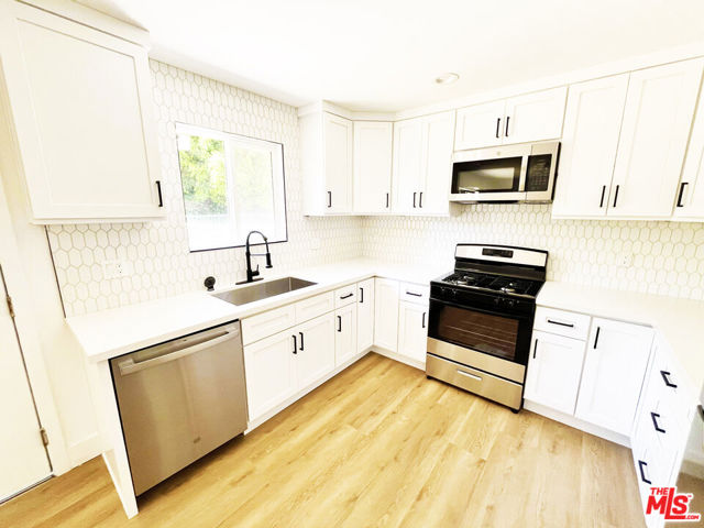 4192 Marlton Avenue, Los Angeles CA: https://media.crmls.org/mediaz/360c1ca5-635d-4dd0-b975-a96d46a256c9.jpg