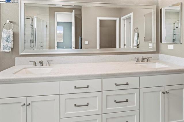 6822 Spanner Ct, Tracy CA: https://media.crmls.org/mediaz/360c1f10-2f4f-4c5f-8fed-03e096055ce6.jpg