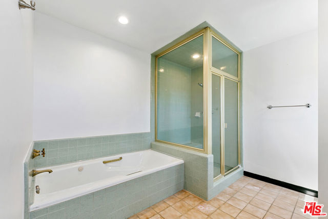 29528 Harvester Road, Malibu CA: https://media.crmls.org/mediaz/360c2a9d-1250-47c5-8c99-3712413ddd70.jpg
