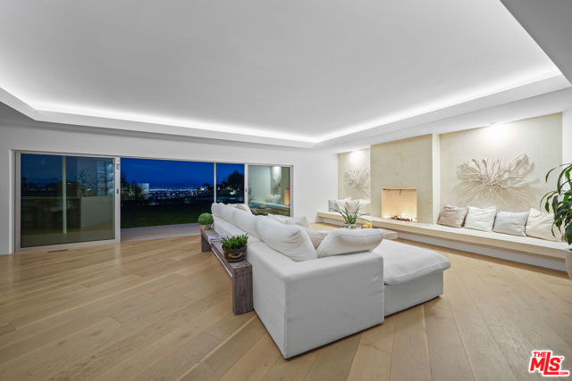 17116 Adlon Road, Encino CA: https://media.crmls.org/mediaz/360c5bc8-e0a7-4713-9ec7-ea456089a90c.jpg
