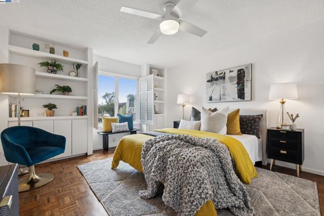 3109 La Campania, Alameda CA: https://media.crmls.org/mediaz/360cc634-fbe0-4f10-b6d0-24c2f55970d7.jpg