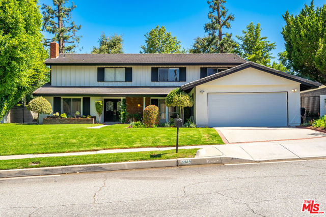 22619 Town Crier Road, Calabasas CA: https://media.crmls.org/mediaz/360d3022-f855-4ee2-b780-38bc312cd09b.jpg