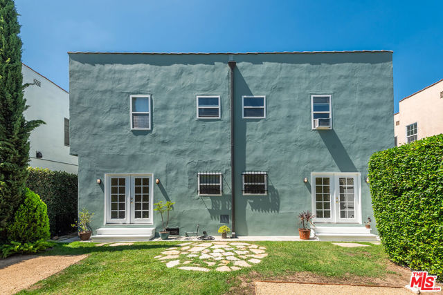 924 S Orange Grove Avenue, Los Angeles CA: https://media.crmls.org/mediaz/360d3c67-07ca-459a-b7b1-d0c0a3a250ab.jpg