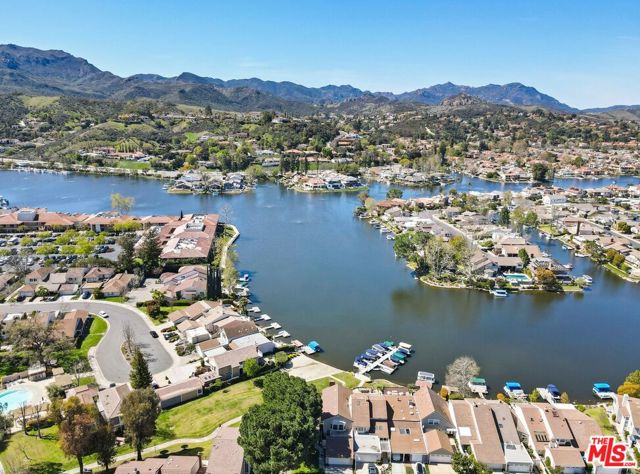 32134 Beachlake Lane, Westlake Village CA: https://media.crmls.org/mediaz/360dd11b-b28e-4ba6-8f67-e9ca439e522d.jpg