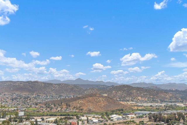 1605 Calabria Street, Santee CA: https://media.crmls.org/mediaz/360e9c75-fb43-4837-a858-b6216df54283.jpg