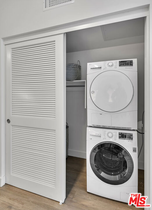 2801 Sunset Place, Los Angeles CA: https://media.crmls.org/mediaz/360eb23d-0bfe-4dae-970f-f91a582f9301.jpg