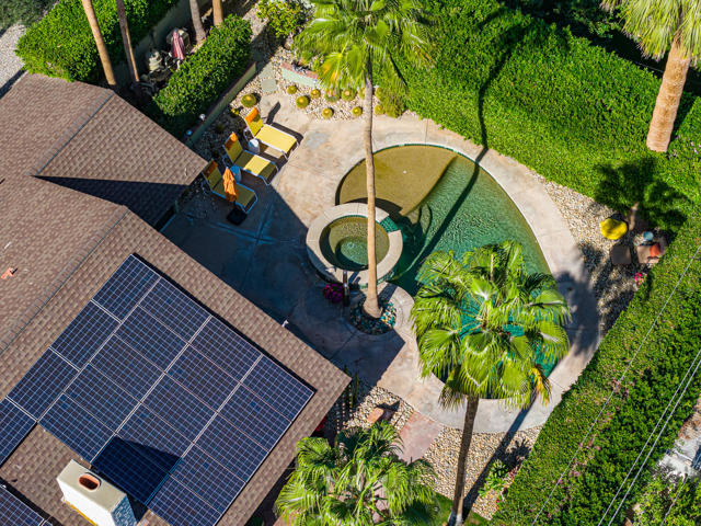 444 N Burton Way, Palm Springs CA: https://media.crmls.org/mediaz/360f5702-ddae-427b-8c2b-4a765582a3f2.jpg