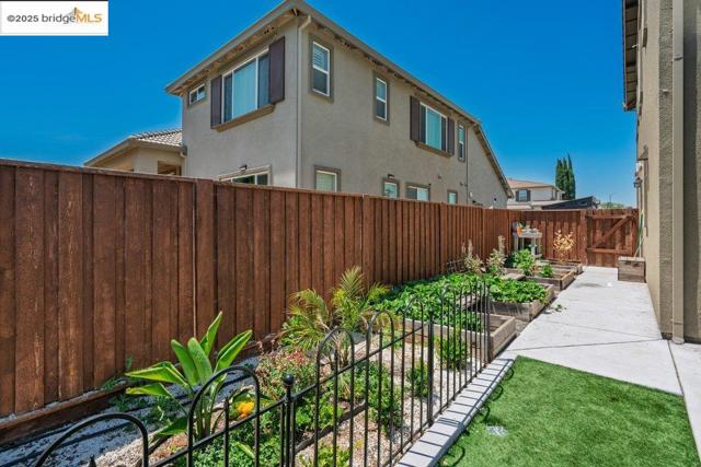 4670 Fuschia Way, Oakley CA: https://media.crmls.org/mediaz/360fd474-b311-4b6f-b9a1-9f3c463561f0.jpg