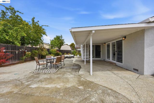 6387 Narcissus Ave, Newark CA: https://media.crmls.org/mediaz/360fe4d1-3221-4886-afda-f45a98479bb7.jpg