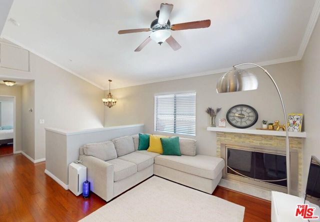 375 S Sierra Madre Boulevard, Pasadena CA: https://media.crmls.org/mediaz/360ff2a6-e799-4690-8b3d-0131ba7a62d4.jpg