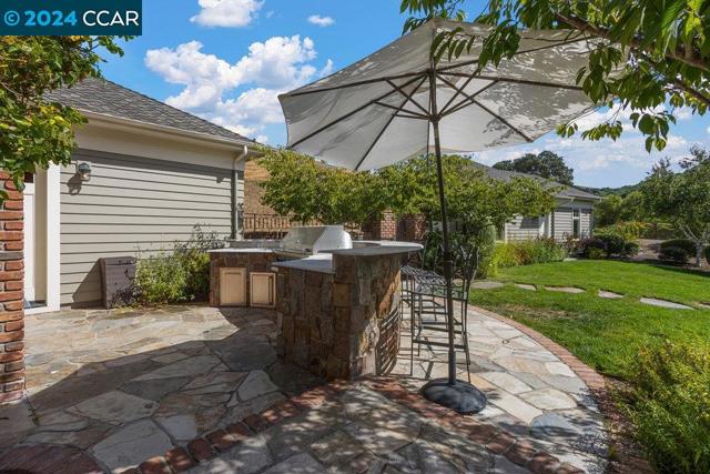 8 Julianna Court, Moraga CA: https://media.crmls.org/mediaz/360ffb1a-378e-408b-83dc-826410748fb6.jpg