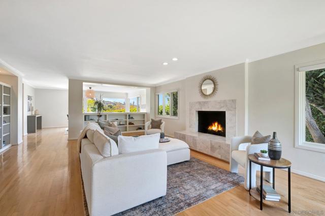 1211 W Muirlands Dr, La Jolla CA: https://media.crmls.org/mediaz/361057d8-1ef6-4d6e-9c07-0b21a1826cc0.jpg
