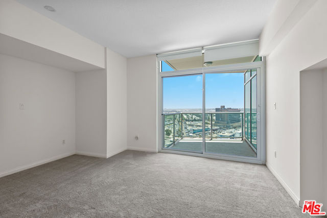 13600 MARINA POINTE Drive, Marina del Rey CA: https://media.crmls.org/mediaz/3610b61c-2e7e-4230-ab02-44431201c9fc.jpg