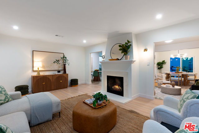 5722 Valley Ridge Avenue, Los Angeles CA: https://media.crmls.org/mediaz/3611413c-7ecb-4ed3-956f-8d3e080230e1.jpg