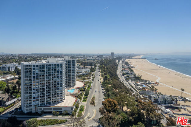 201 Ocean Avenue, Santa Monica CA: https://media.crmls.org/mediaz/3611d410-71e6-4267-b876-4e8261d9bb53.jpg