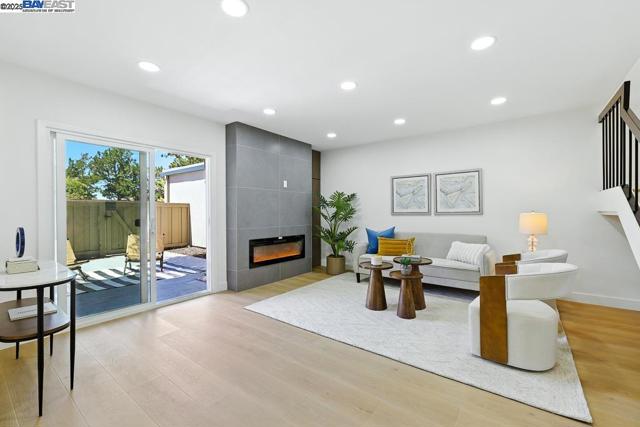 739 Aries Ln, Foster City CA: https://media.crmls.org/mediaz/36128c3e-3607-4865-a92b-5ea4a4cb6732.jpg