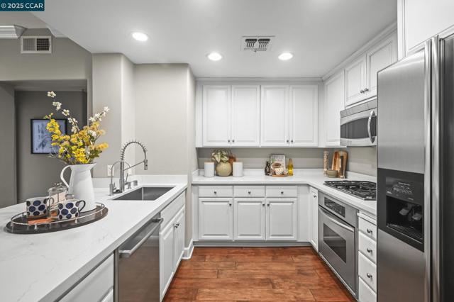 1800 Alma Ave, Walnut Creek CA: https://media.crmls.org/mediaz/36131df8-f58d-486b-8aef-6781cd73695a.jpg