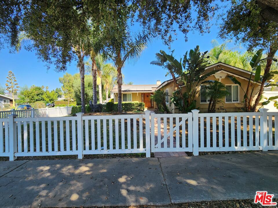 22327 Gifford Street