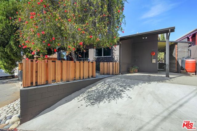 1865 UPPERTON Avenue, Los Angeles CA: https://media.crmls.org/mediaz/3613cc9c-327b-4859-a0c5-8d37dd0868fd.jpg