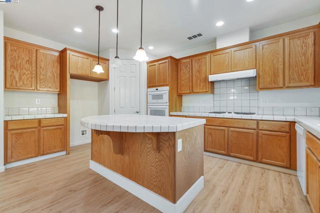 5675 Arcadia Cir, Discovery Bay CA: https://media.crmls.org/mediaz/361434d5-1829-47a2-a3b8-5a95ba7ce6c2.jpg