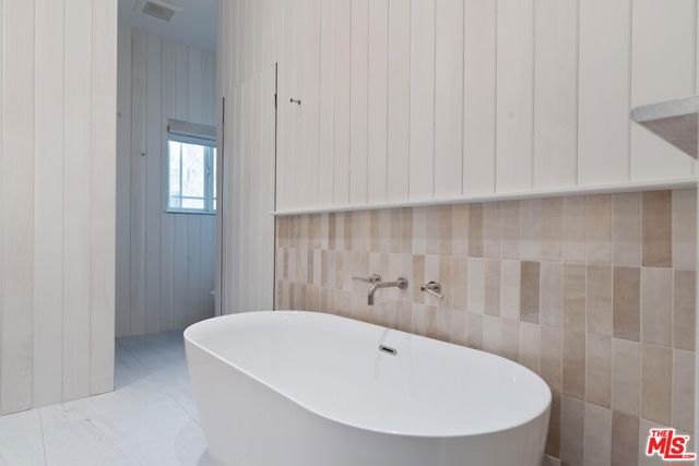 5705 Sunnyslope Avenue, Valley Glen CA: https://media.crmls.org/mediaz/36143874-8034-4855-bdac-4462cc696443.jpg
