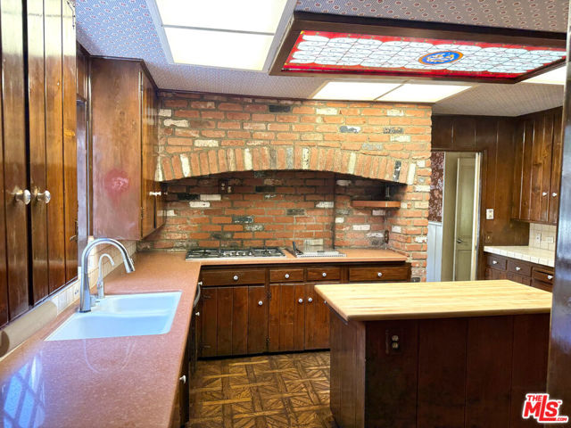 1754 Mandeville Canyon Road, Los Angeles CA: https://media.crmls.org/mediaz/36144ab5-b6c6-452d-9146-0310419cc0bb.jpg
