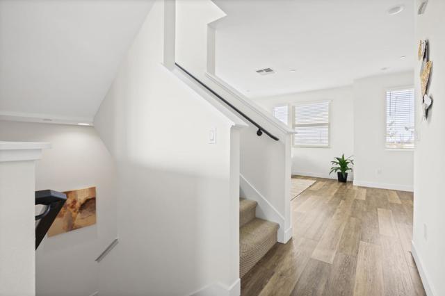 1307 Pullman Way, Oakland CA: https://media.crmls.org/mediaz/36144bb8-6bcc-4758-b73c-f24ebb6ba55e.jpg