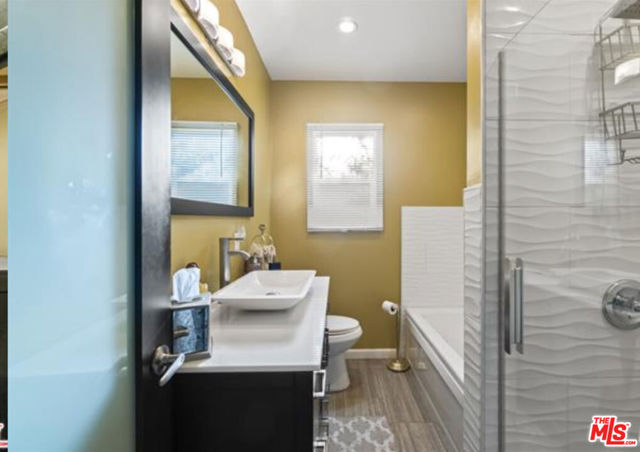 10915 Ayres Avenue, Los Angeles CA: https://media.crmls.org/mediaz/3615588d-293e-4a5a-8a3f-6f63687aa01e.jpg