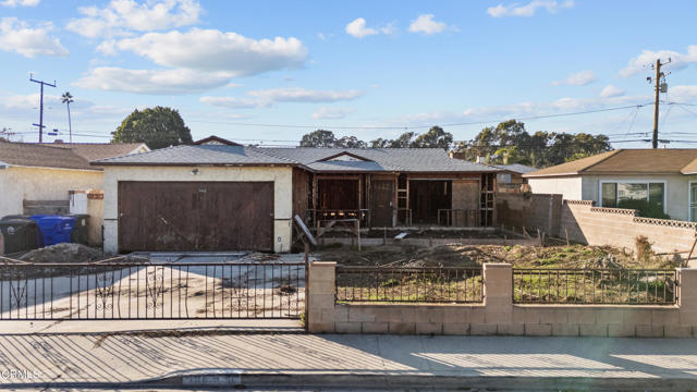 Detail Gallery Image 2 of 14 For 1443 N 6th St, Port Hueneme,  CA 93041 - 3 Beds | 3 Baths