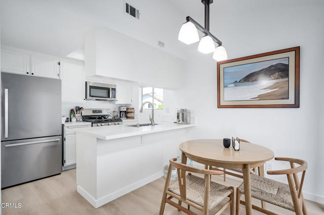 Detail Gallery Image 6 of 47 For 1209 Ramona Dr, Newbury Park,  CA 91320 - 2 Beds | 1/1 Baths