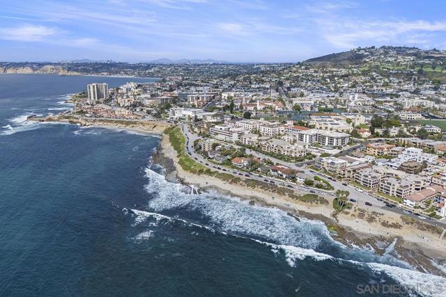 356 Prospect Street, La Jolla CA: https://media.crmls.org/mediaz/3616eb26-5f23-4476-b73d-2fc13b77d910.jpg