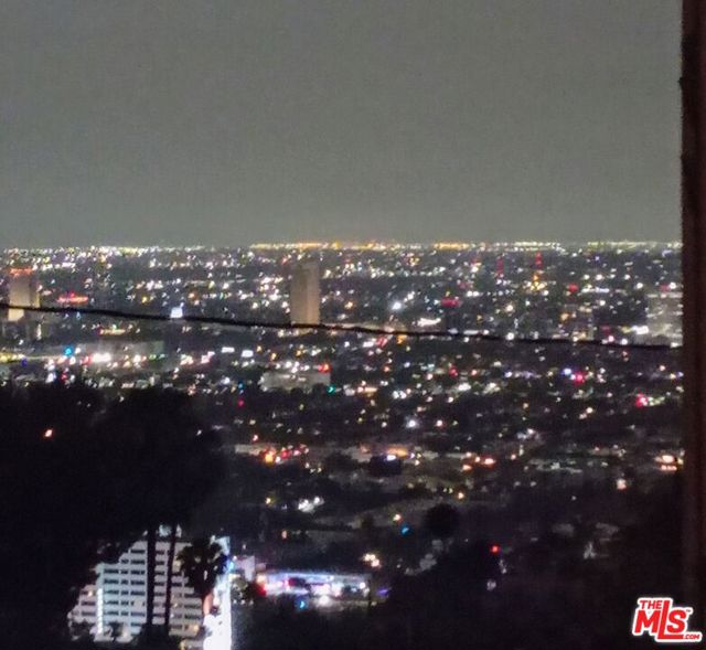 8613 Franklin Avenue, Los Angeles CA: https://media.crmls.org/mediaz/36175e3a-ed13-4e1f-8426-3d31d5de989b.jpg