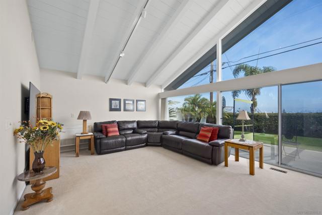 1151 Catalina Boulevard, San Diego CA: https://media.crmls.org/mediaz/3618304c-9b88-41b8-b7c7-698332a46edc.jpg