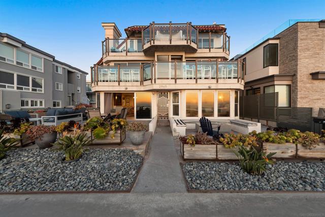 2965 Ocean Front Walk, San Diego CA: https://media.crmls.org/mediaz/361830fb-25c8-4308-af67-3195b44a25b5.jpg