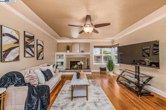 1429 Columbus Ave, Livermore CA: https://media.crmls.org/mediaz/36183411-ae80-48db-9ec5-af6c07e50c77.jpg