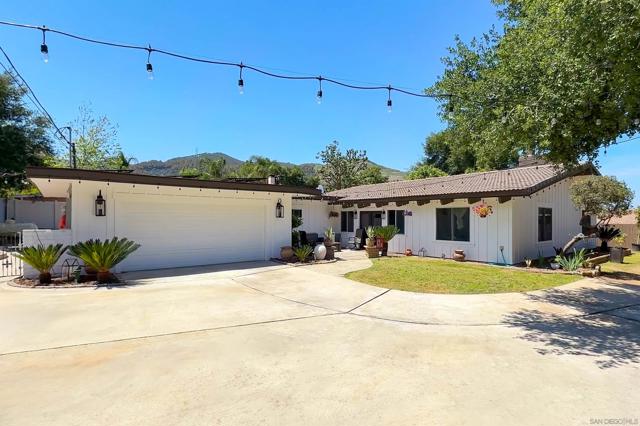 16707 Highway 76, Pauma Valley CA: https://media.crmls.org/mediaz/36187d40-dced-46c4-b431-6ef009707f8c.jpg