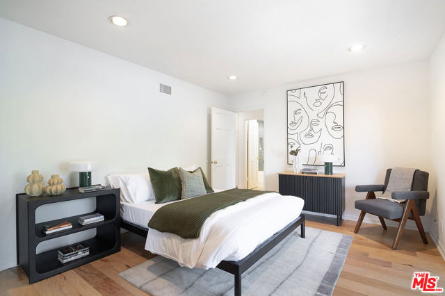 745 25th Street, Santa Monica CA: https://media.crmls.org/mediaz/3618a5a7-b629-48c4-911c-5e915e69073f.jpg