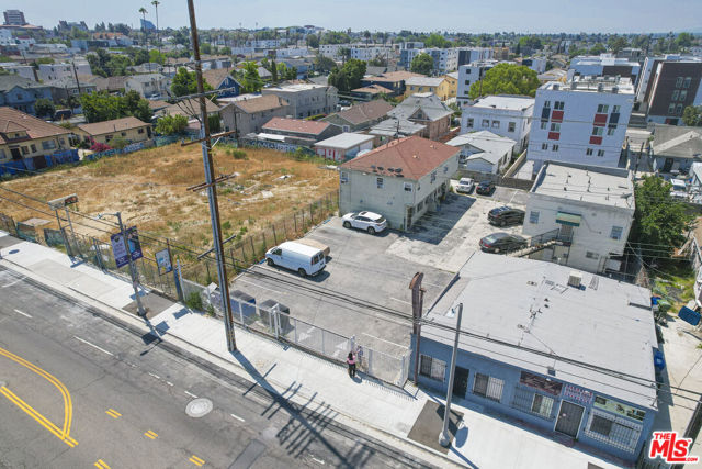 1452 W Jefferson Boulevard, Los Angeles CA: https://media.crmls.org/mediaz/3618a9d0-5035-40d4-a66c-f969c8ed458c.jpg
