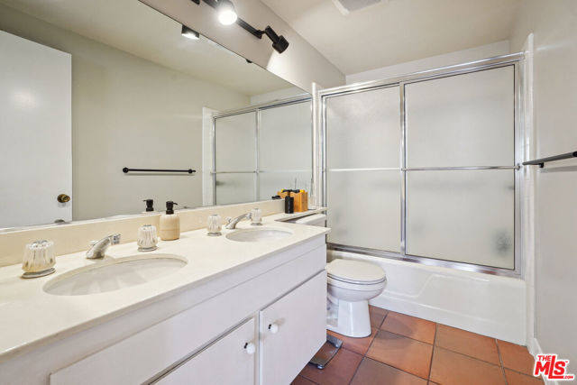 19730 Hatton Street, Winnetka CA: https://media.crmls.org/mediaz/3618f969-9279-457d-b69d-c5a30f21bbe4.jpg