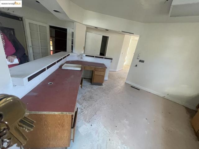 2890 Concord BLVD, Concord CA: https://media.crmls.org/mediaz/36191c38-914e-4a6c-b20d-5b0df16ddb23.jpg