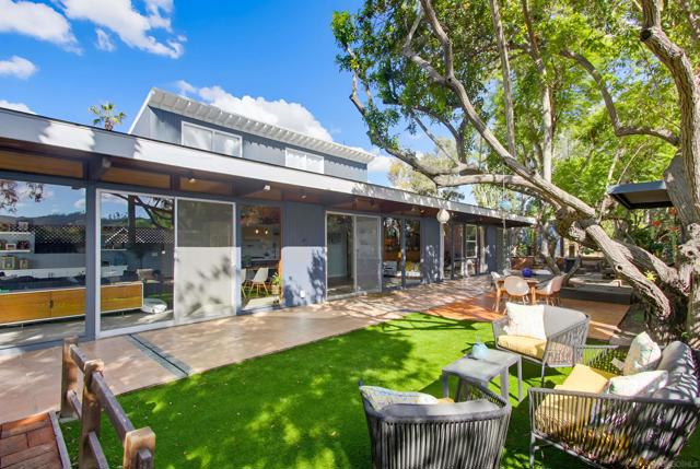 3558 Siembre St, Bonita CA: https://media.crmls.org/mediaz/3619a065-102a-4d7d-a504-f883c4e08502.jpg