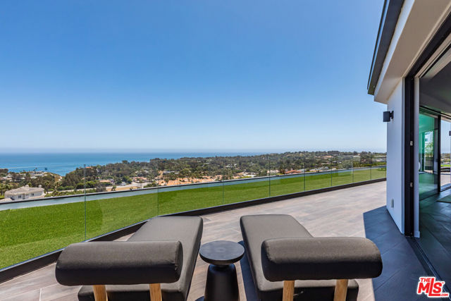6156 Zumirez Drive, Malibu CA: https://media.crmls.org/mediaz/3619b8aa-5805-480e-8b72-0869d4a6e94f.jpg