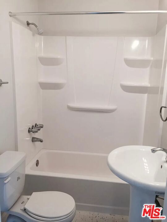 834 Laguna Avenue, Los Angeles CA: https://media.crmls.org/mediaz/361a7117-2a48-4983-a8c5-e7e6cef5364a.jpg