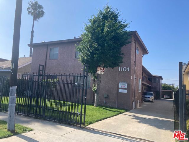 1101 W 106th Street, Los Angeles CA: https://media.crmls.org/mediaz/361a7c69-31c8-4634-aad4-7a5674493c35.jpg