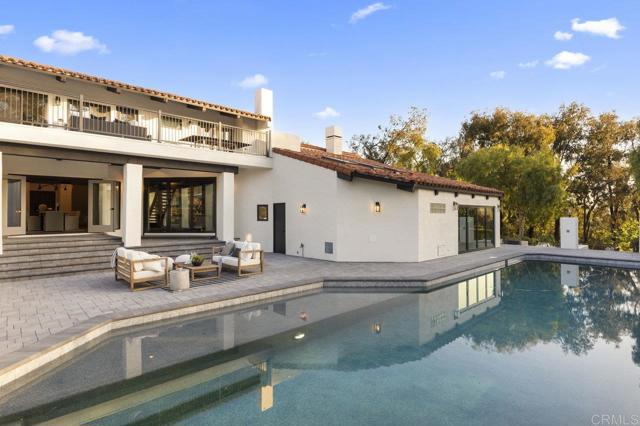 6449 Las Colinas, Rancho Santa Fe CA: https://media.crmls.org/mediaz/361a8ee5-fbee-4cd3-bedc-f60ee2fb44e5.jpg